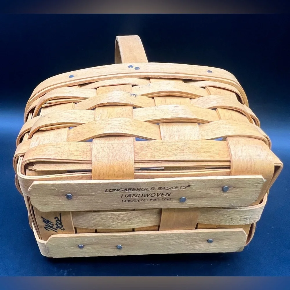 Longaberger Tan Woven Basket with Handle, 5 inches wide‎